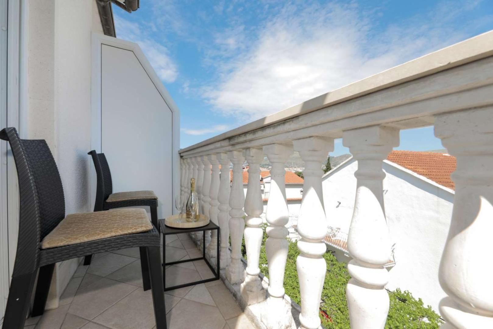 Apartments Lovric Traù Esterno foto