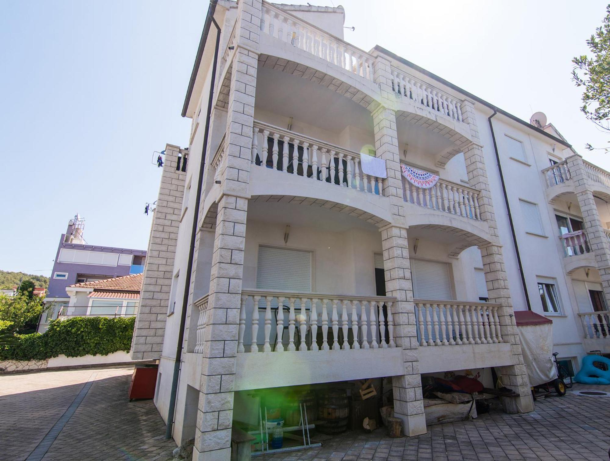 Apartments Lovric Traù Esterno foto